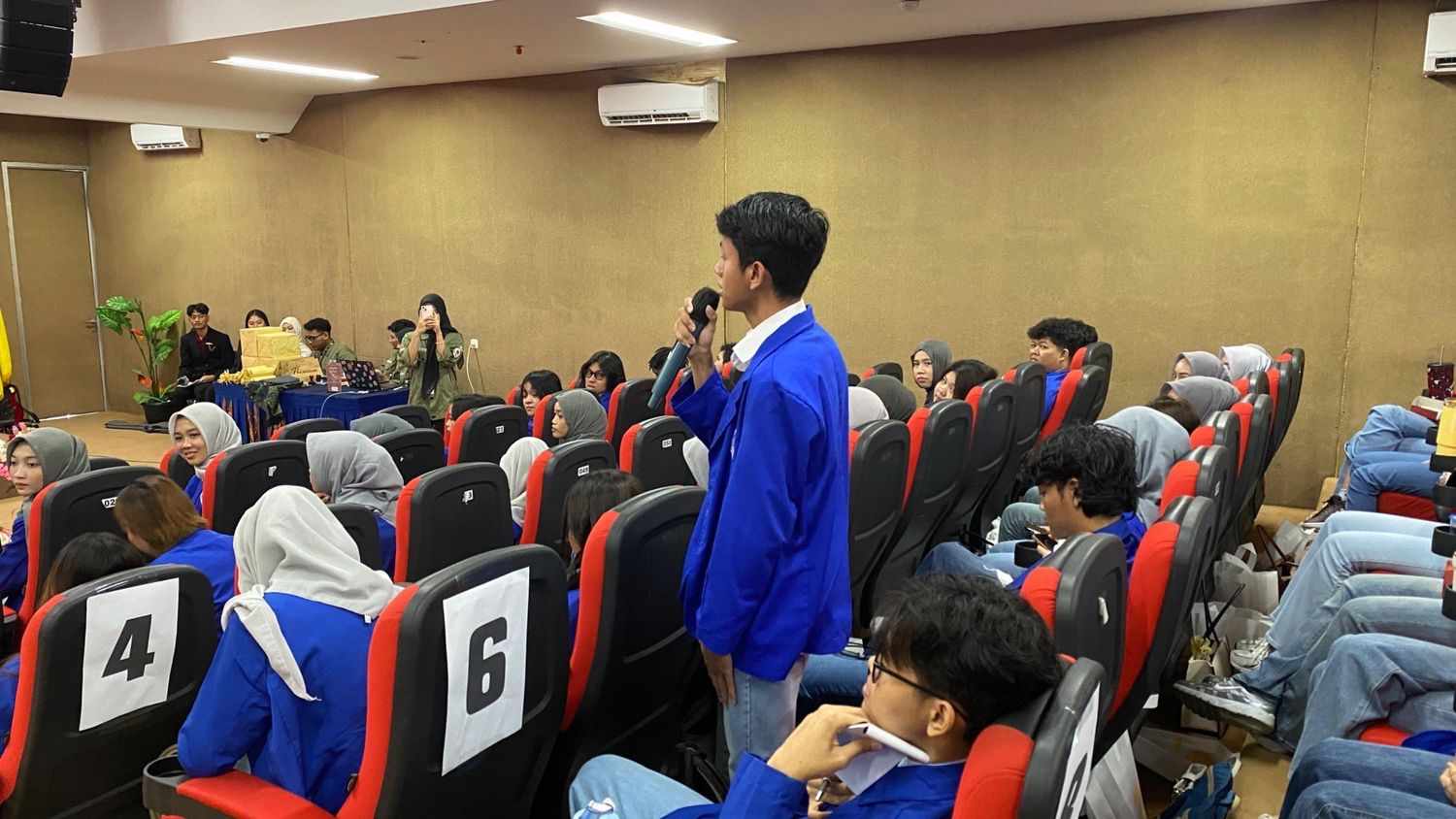 11. Sesi Tanya Jawab Pembicara 1